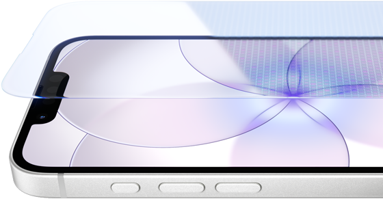 En iPhone 17e i fargen hvit vises forfra og fra siden. Skjermen er beskyttet med Ceramic Shield, og på siden vises handlingsknappen og volumknappene.